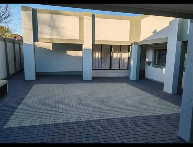 1,040M² OFFICE FOR SALE IN VANDERBIJLPARK SW 5